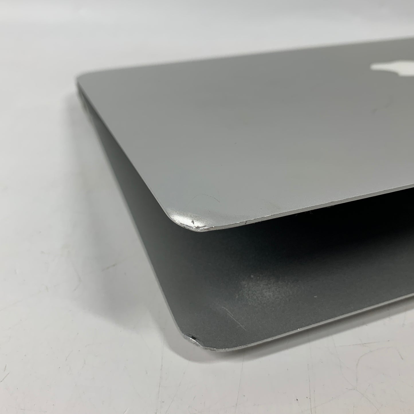 2017 Apple MacBook Air 13.3" i5 1.6GHz 8GB RAM 128GB SSD Silver A1466