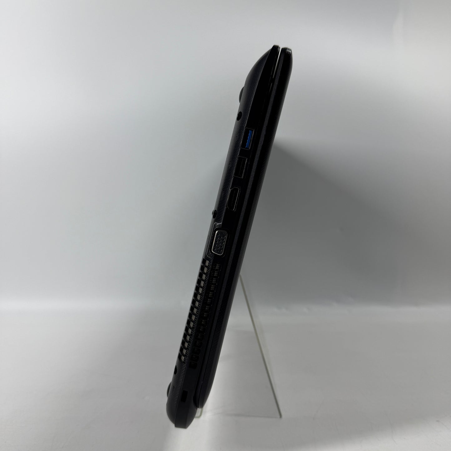 Broken Toshiba Satellite C55-B5200 15.6" i3-4005U 6GB RAM 750GB Broken Key