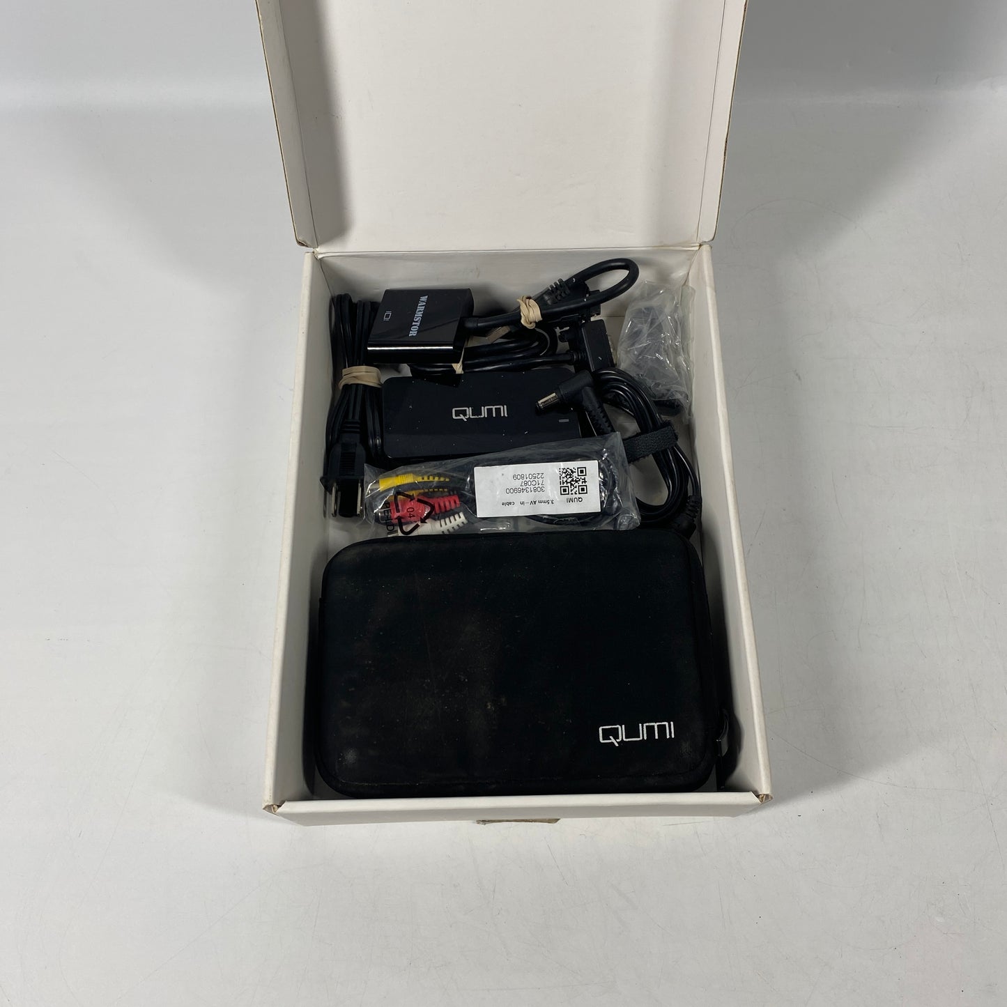 Qumi Q2B 1280x800 300 ANSI Lumens Pocket Projector Q2-B
