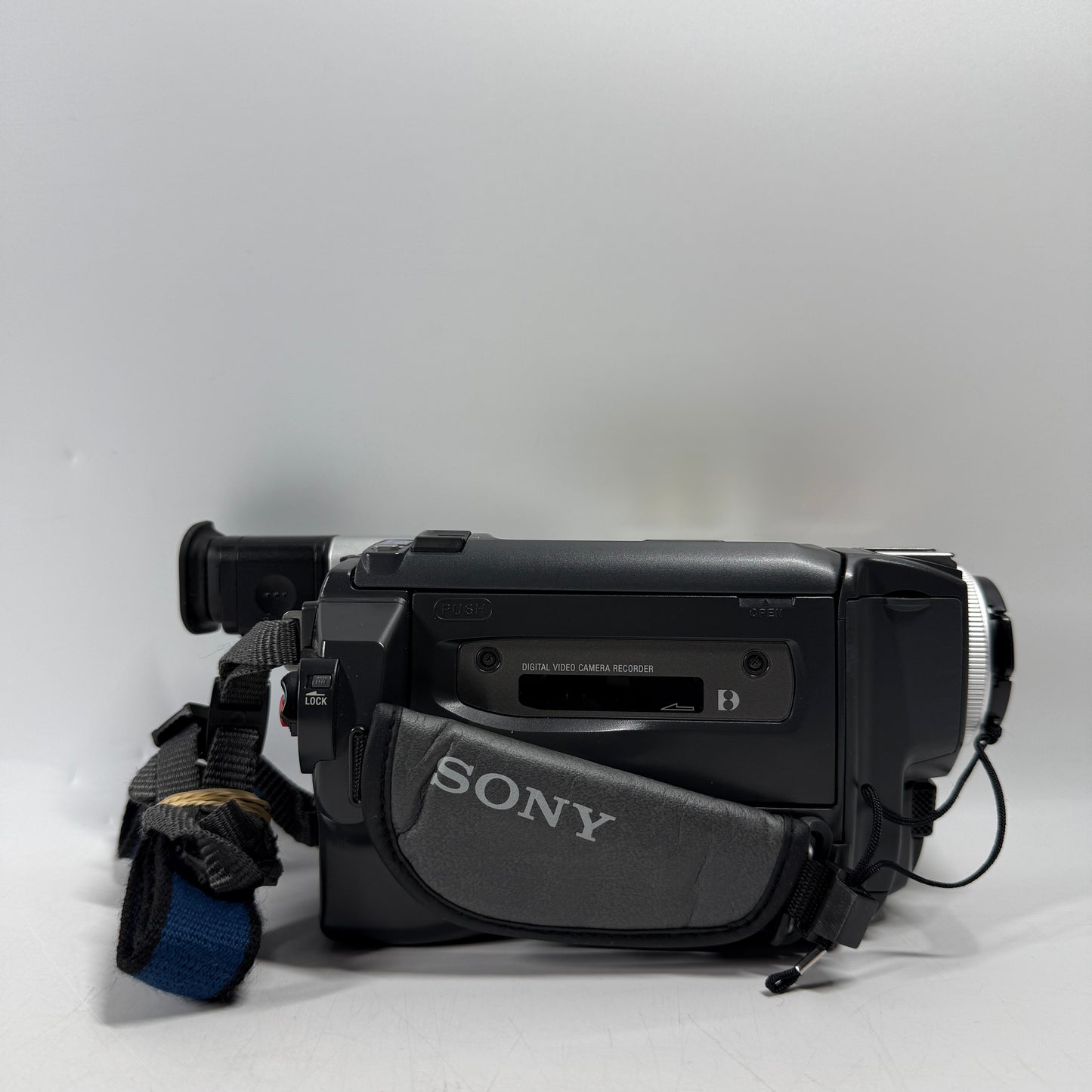 Sony Digital Handycam DCR-TRV520 NTSC