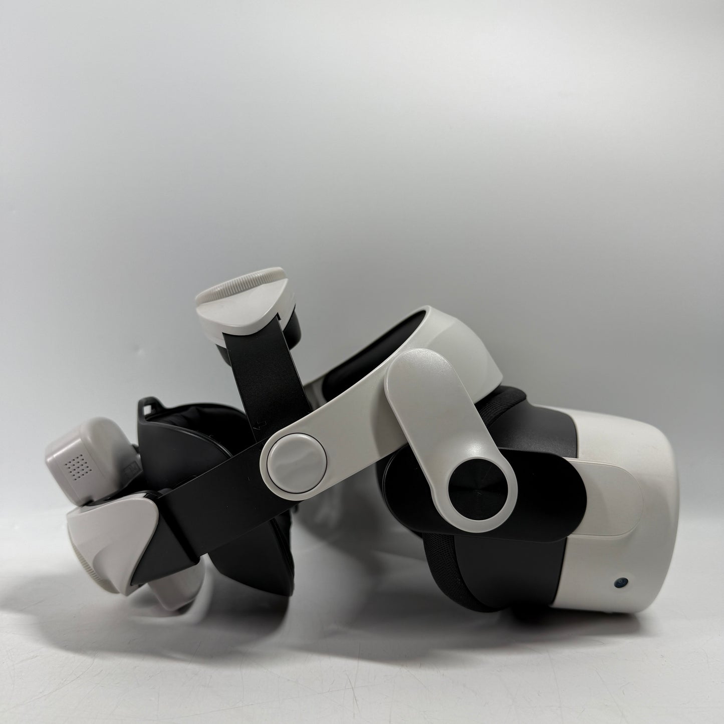 Meta Quest 3S 128GB Standalone All-in-One VR Headset P97