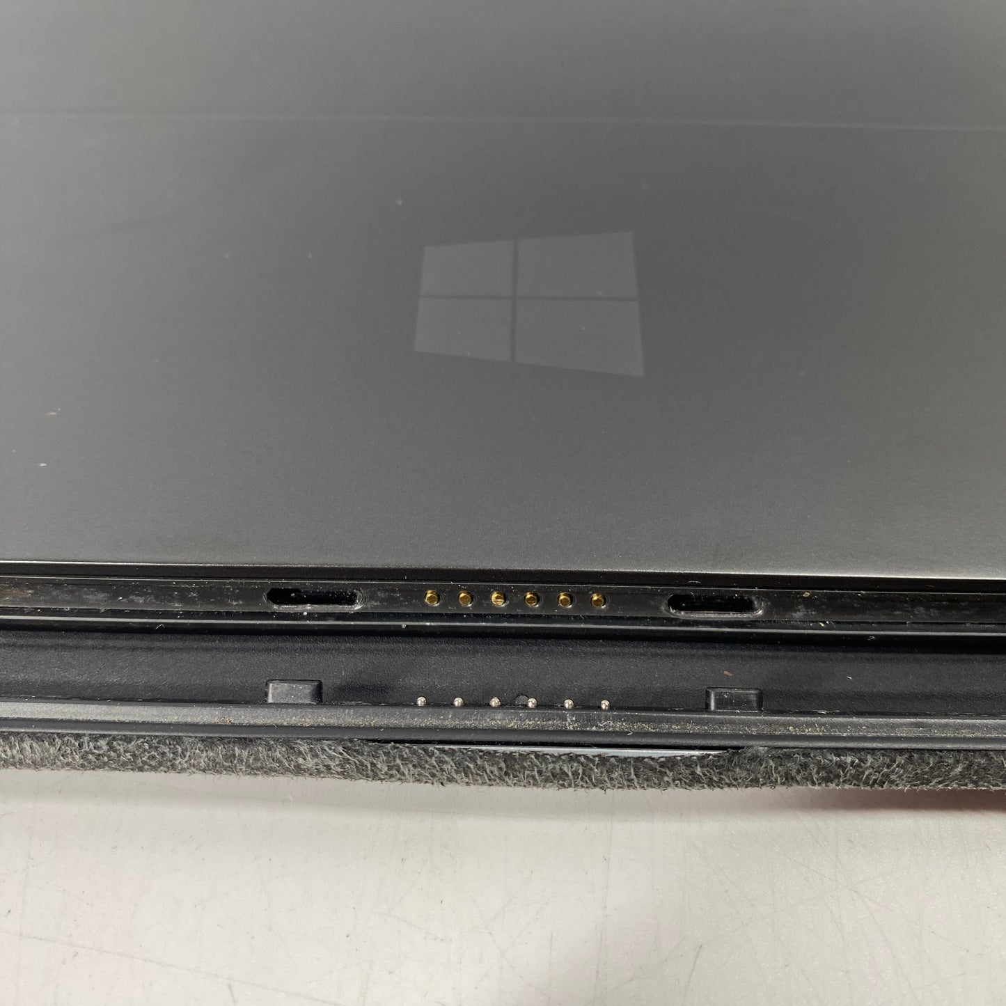 Microsoft Windows Surface RT 1516 10.6" Nvidia Tegra Quad Core 1.3GHz 2GB RAM