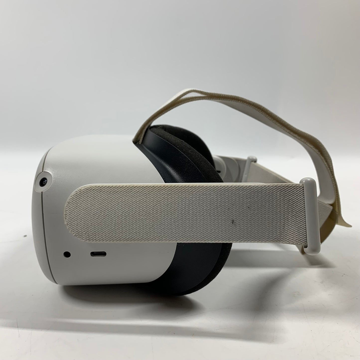 Oculus Quest 2 128GB Standalone All-in-One VR Headset KW49CM