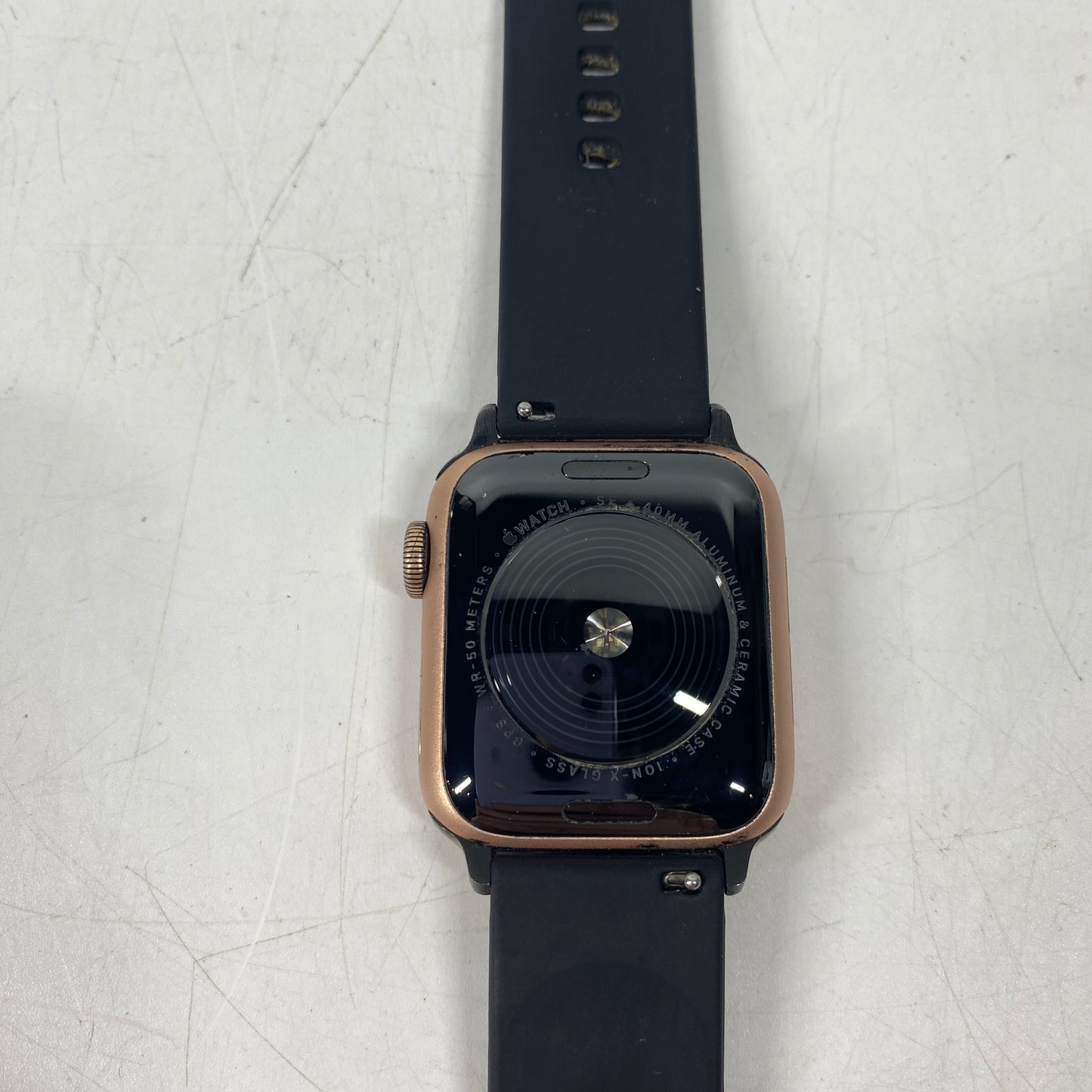 GPS Only Apple Watch SE 1st Gen 40MM Gold Aluminum onn. black adjustable sports