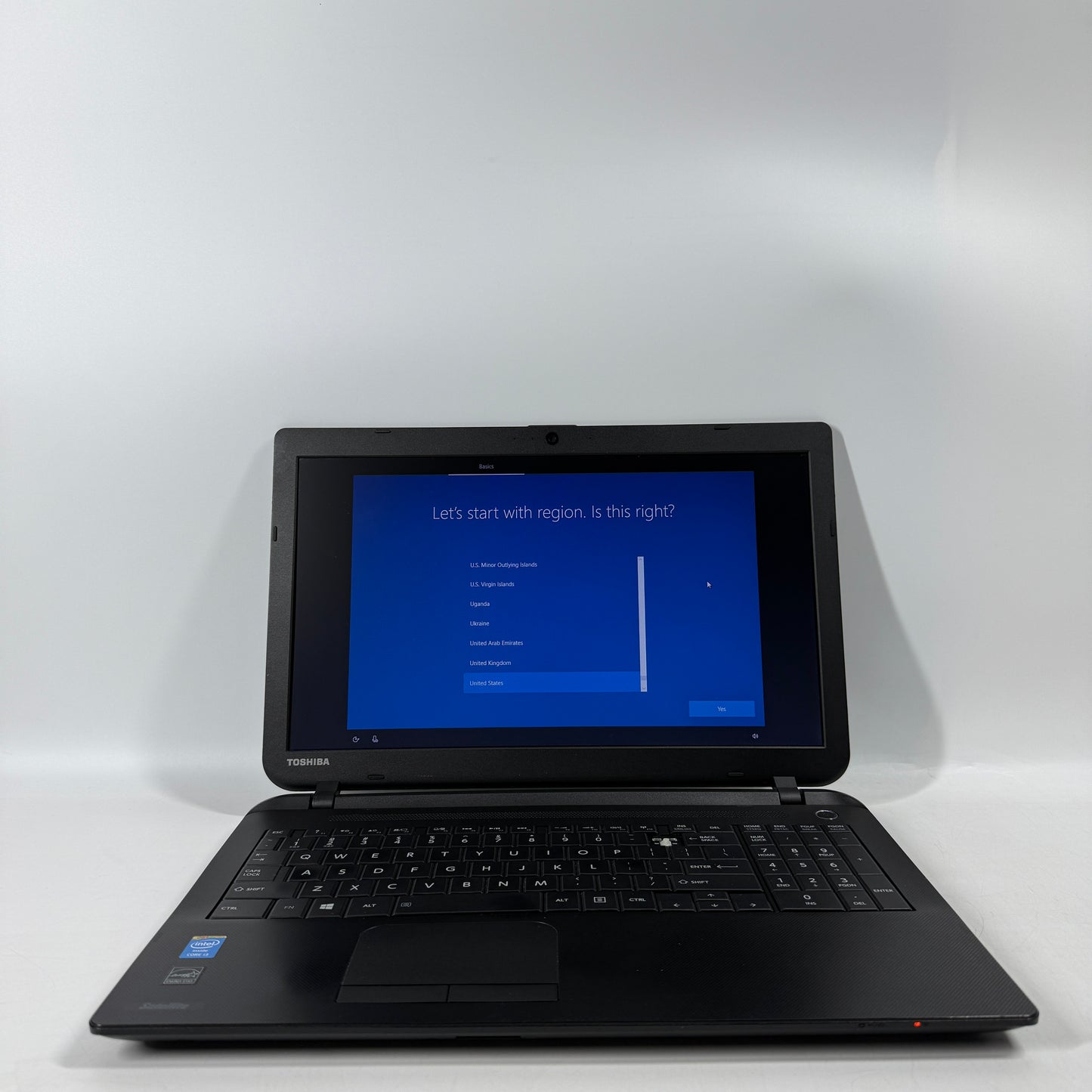 Broken Toshiba Satellite C55-B5200 15.6" i3-4005U 6GB RAM 750GB Broken Key