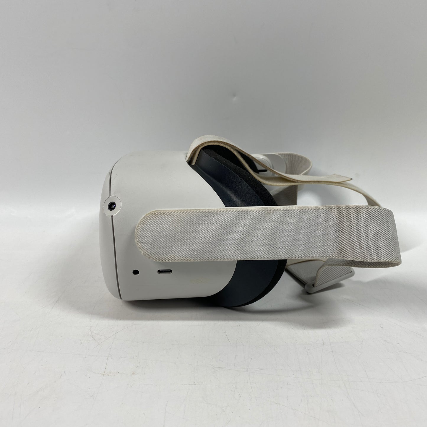 Oculus Quest 2 128GB Standalone All-in-One VR Headset KW49CM