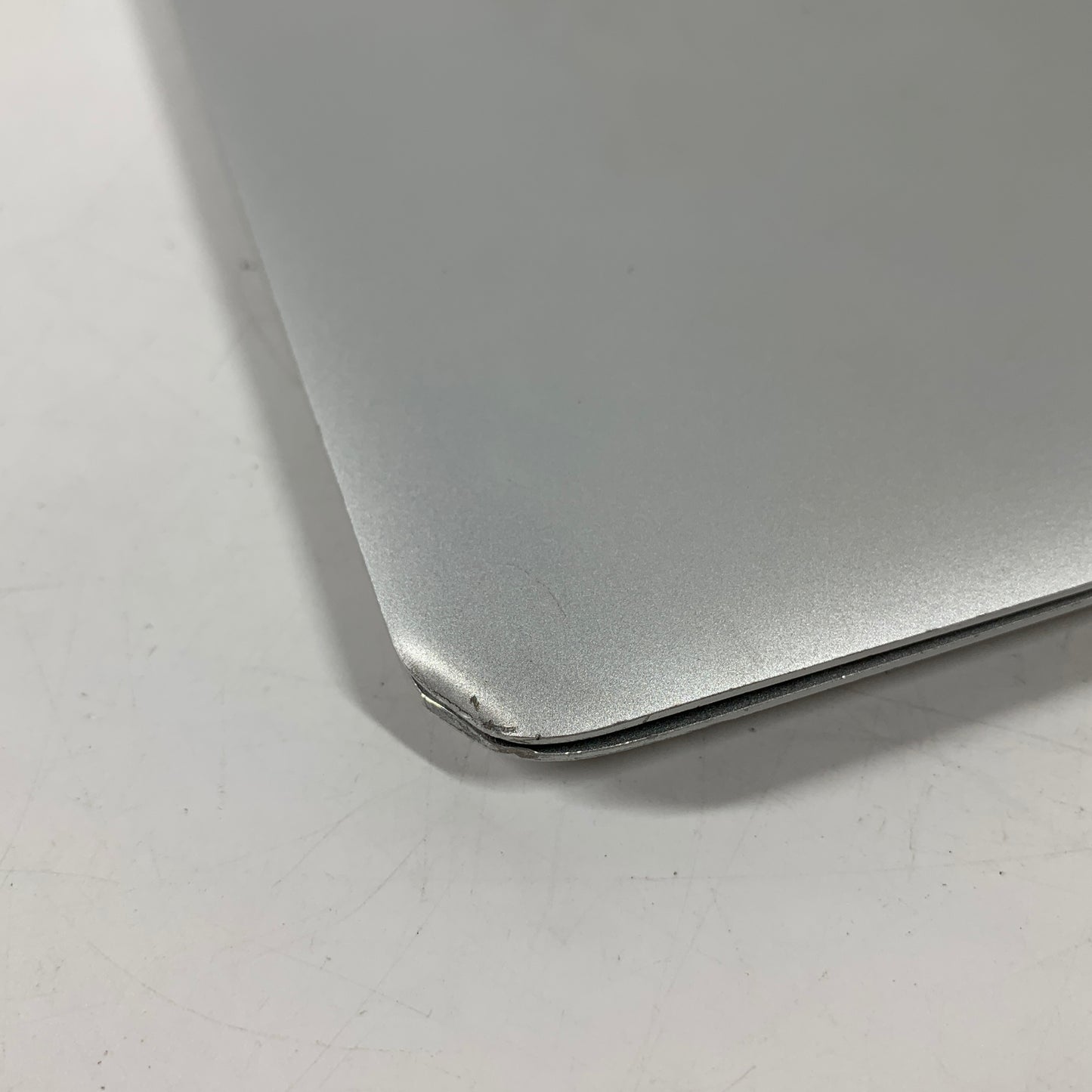 2017 Apple MacBook Air 13.3" i5 1.6GHz 8GB RAM 128GB SSD Silver A1466