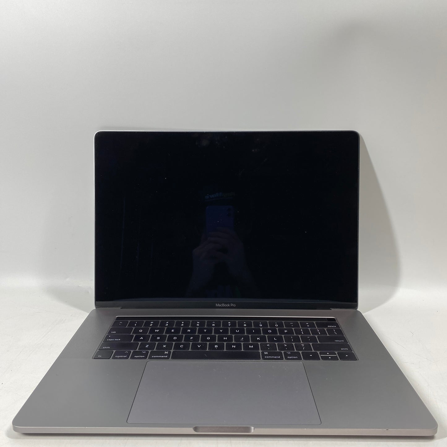 2018 Apple MacBook Pro 15" i7 2.2GHz 4GB RAM 256GB SSD Silver A1990