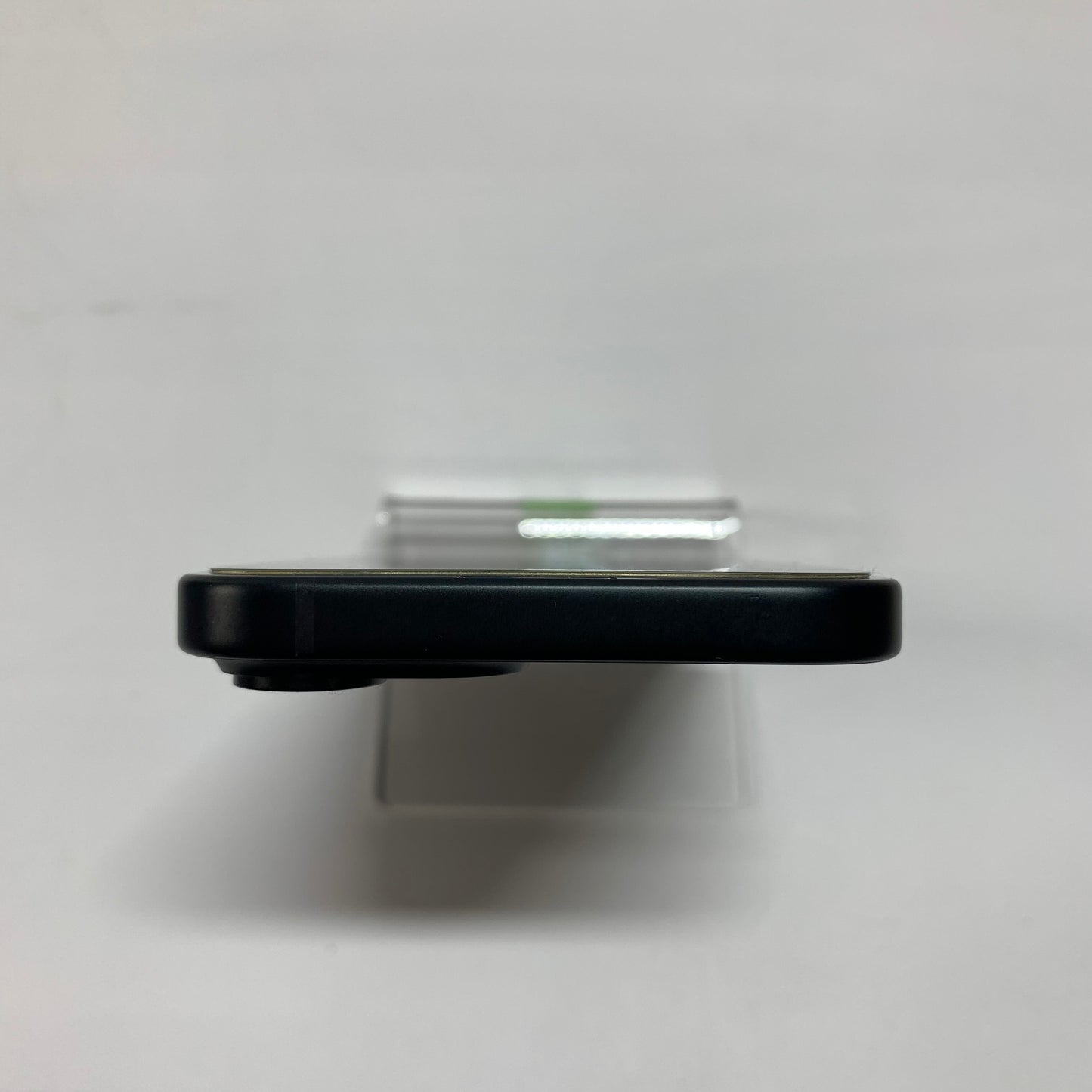 Unlocked Apple iPhone 15 256GB 17.5.1 BLACK MTM43LL/A