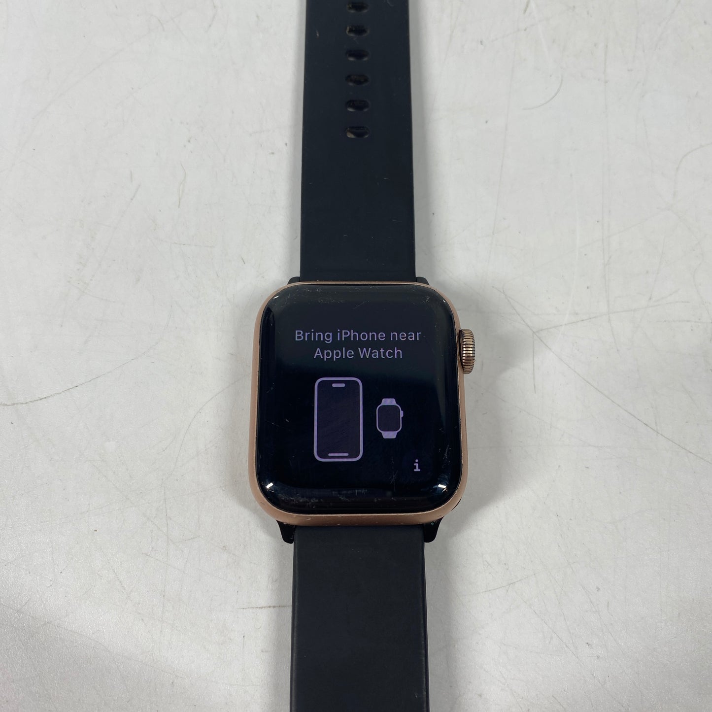 GPS Only Apple Watch SE 1st Gen 40MM Gold Aluminum onn. black adjustable sports 
