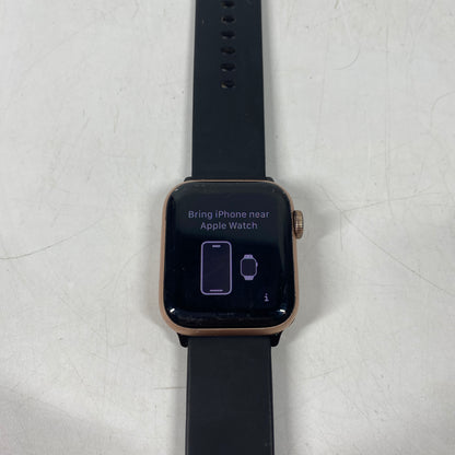 GPS Only Apple Watch SE 1st Gen 40MM Gold Aluminum onn. black adjustable sports 