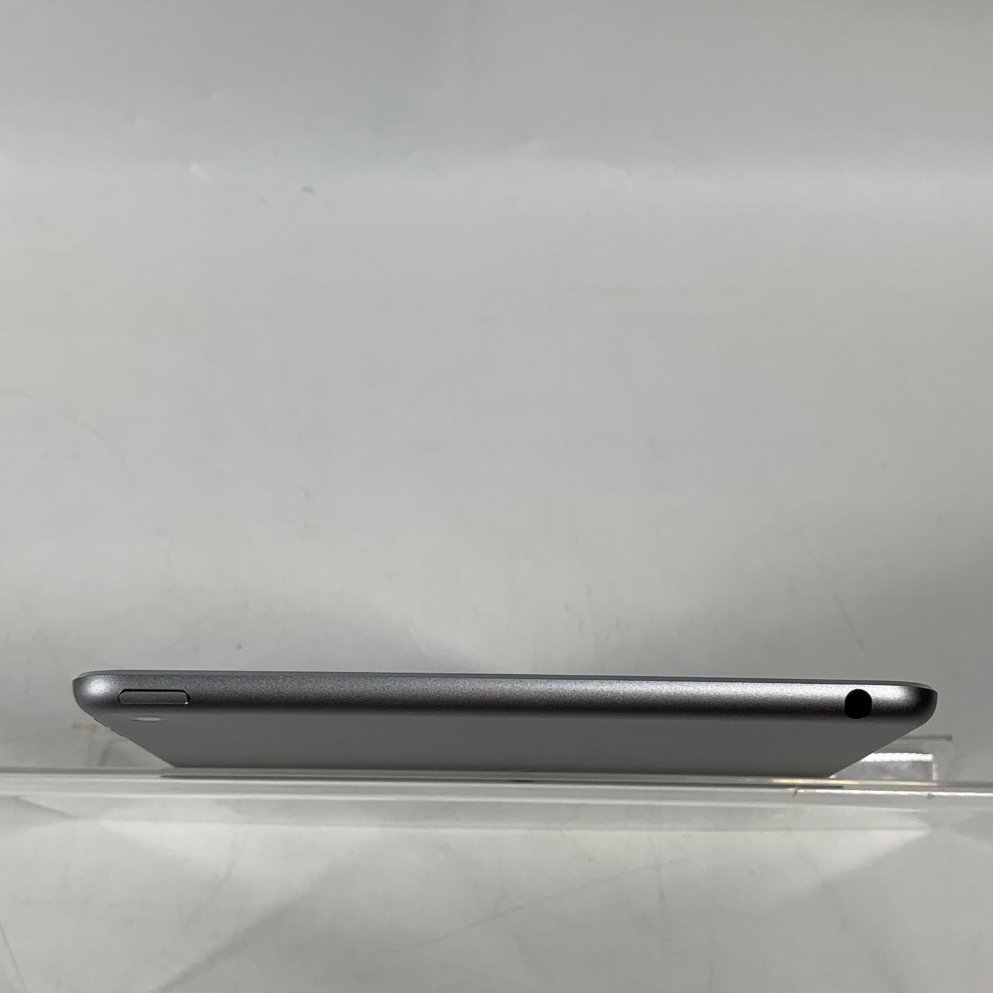 WiFi Only Apple iPad Mini 4th Gen 128GB 15.8.3 Space gray MK9N2LL/A