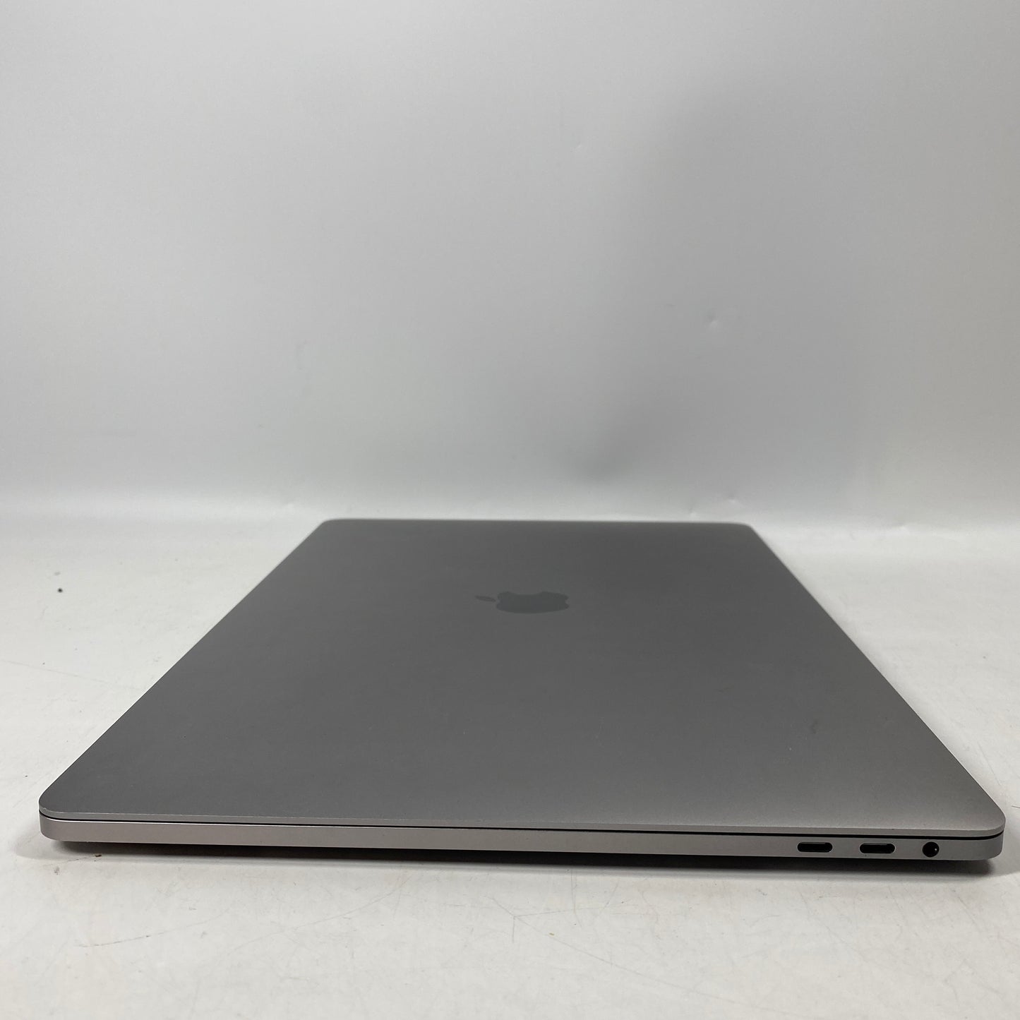2018 Apple MacBook Pro 15" i7 2.2GHz 4GB RAM 256GB SSD Silver A1990