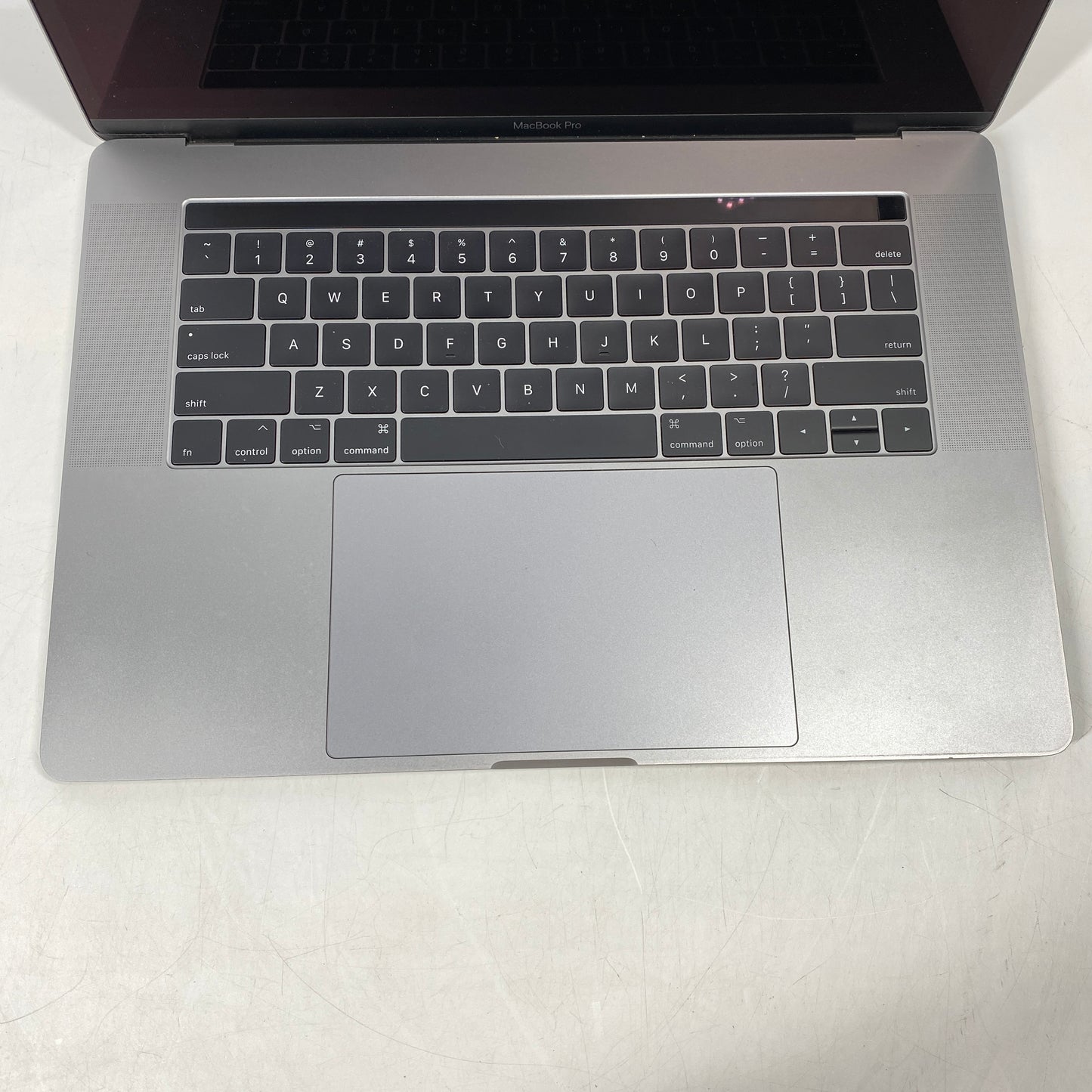 2018 Apple MacBook Pro 15" i7 2.2GHz 4GB RAM 256GB SSD Silver A1990